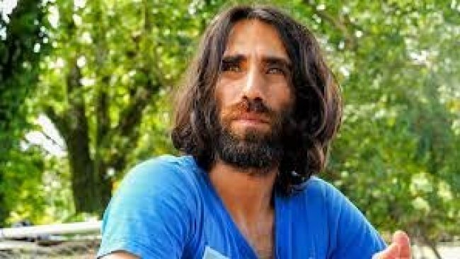 6 yıldan beri Manus Adası’nda gözetim altında tutulan Kürt Yazar Boochani özgürlüğüne kavuştu