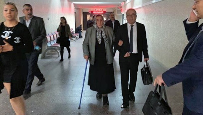 Şehit annesi Erdoğan’a hakaretten mahkemeye çıkarıldı: Ben vatan için evlat verdim, zaten kalbim sızlıyor