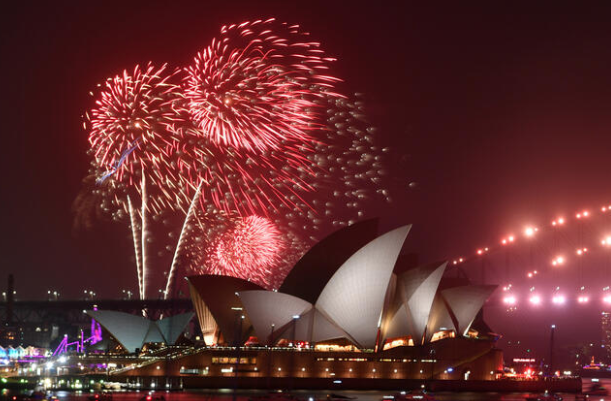 Yeni Zelanda, 2020’ye ilk giren ülke oldu: Sydney yeni yıla “merhaba” dedi