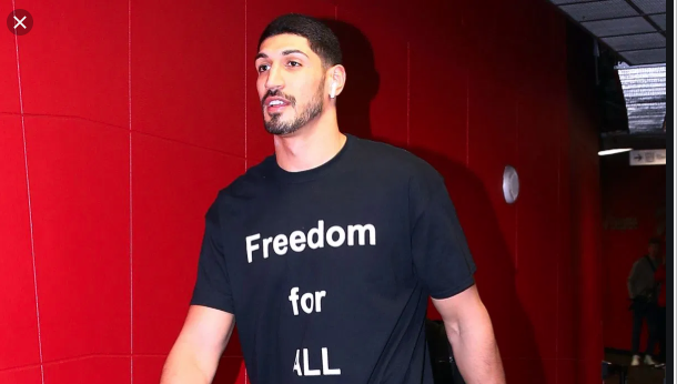 Enes Kanter ‘Freedom’ yazdı, Kanada’da double-double yaptı