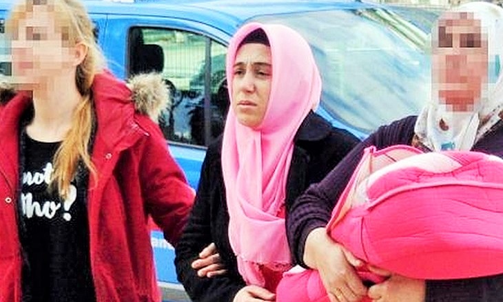 6 dikişle 5 saat bekleten kadın Savcı: Doğumhane kapısında gözaltına alınan pembe başörtülü anne konuştu