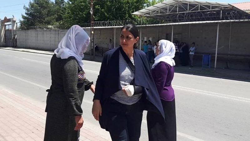 Türkiye’de Mahkeme’lerin geldiği nokta: Polisin milletvekilinin kolunu kırması hukuka uygun