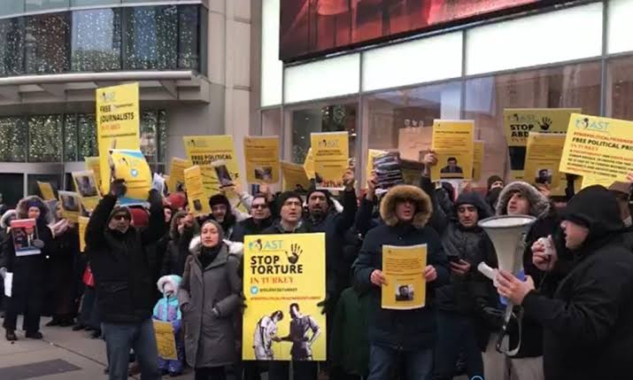 Türkiye’deki insan hakları ihlalleri, Kanada’nın Toronto şehrinde protesto edildi