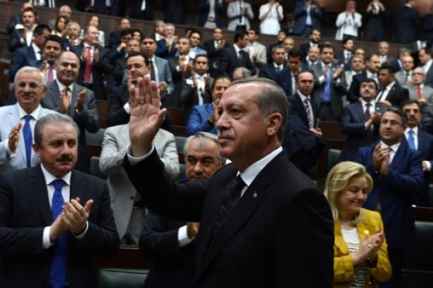 TBMM’de veto tartışmasında AKP’lilere: Hayasızca savundunuz, Cumhurbaşkanı veto edince alkışladınız