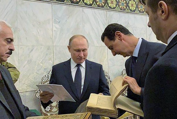 Putin, Esad ile birlikte Şam Emevi Camii’ni ziyaret etti