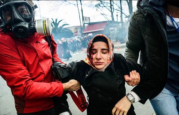28 Şubat’ın arasından 23 yıl geçti: AKP’nin 28 Şubat’ı; ‘örümcek kafalı’ başörtülülerden ‘terörist’liğe