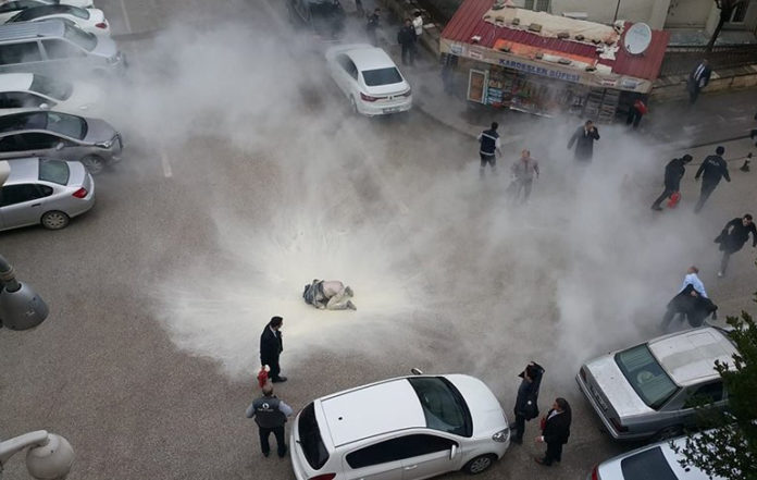 Hatay’da bir baba ‘çocuklarım aç’ diye, valiliğin önünde kendini yaktı