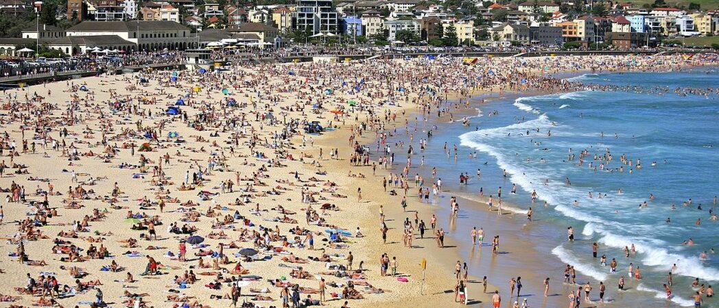 Koronavirüsü önlemine uymayan Sydney’deki Bondi Plajı kapatıldı