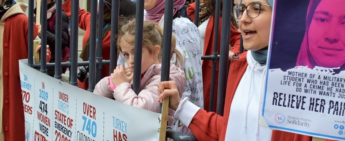 Londra’da, Türkiye’deki kadın hakları ihlalleri protesto edildi