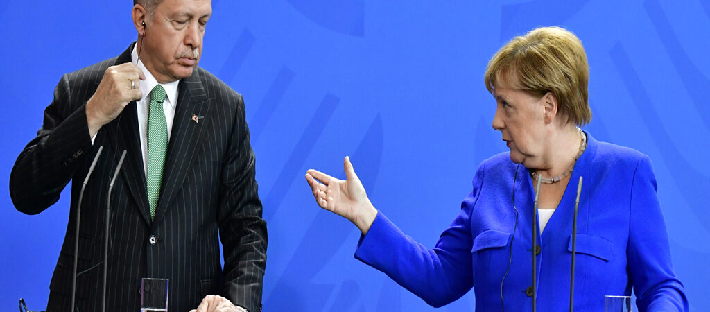 Merkel:Türkiye’nin sorunlarını sığınmacıların sırtından çözmeye çalışması kabul edilemez