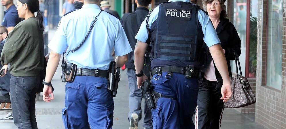 Ölenler 13’e çıktı: Polis, kural ihlal edenlere 1000’er,  bir iş yerine de 5000 dolar ceza yazdı