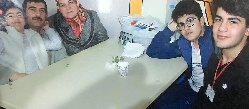Anne ve baba aynı cezaevinde: Tutuklu Birgül Öğretmen’in böbreğinde kanama başladı