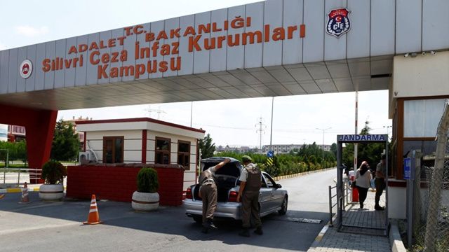 Silivri’deki tutuklu yakınları geçici tahliyeler bekliyor