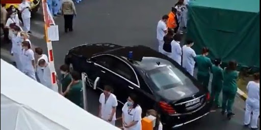 Brüksel’de sağlık personeli, Başbakan Wilmes’i sırtlarını dönerek protesto etti