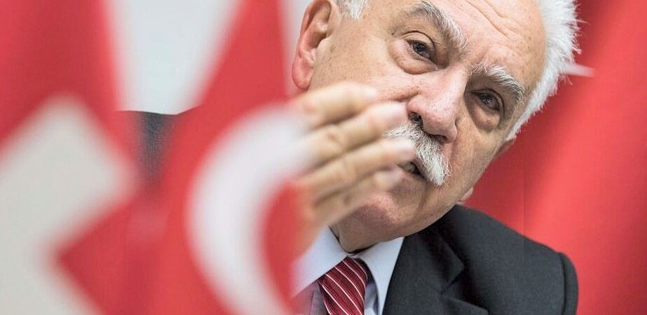 Yazar Ahmet Nesin katliamla ilgili konuştu: Sivas’ı planlayan Doğu Perinçek’tir!