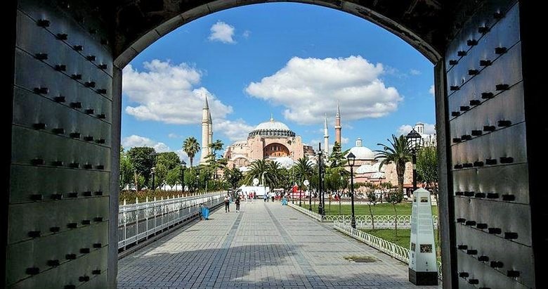 Kamuoyu araştırmacısı Sencar: Asıl olan geçim sıkıntısı, Ayasofya’dan siyasal sonuç beklemek beyhudedir