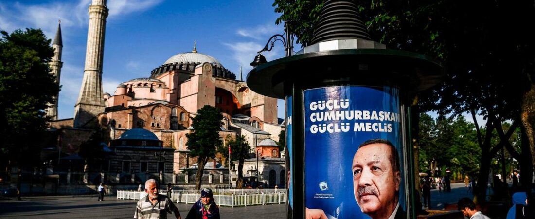 Yunanistan Başpiskoposu: Türkiye, Ayasofya’yı camiye dönüştürmeye cüret edemez