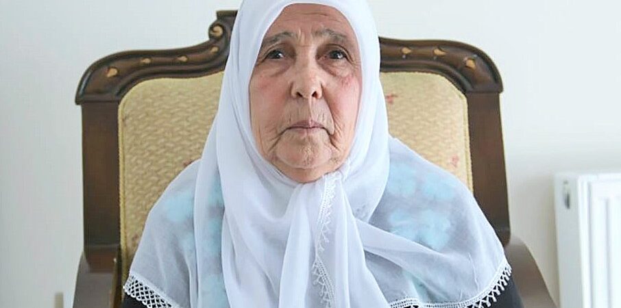 Asker evini dağıttı: 70 yaşındaki Hayriye Demir’i gözaltına aldılar, oğlunun fotoğrafına el koydular