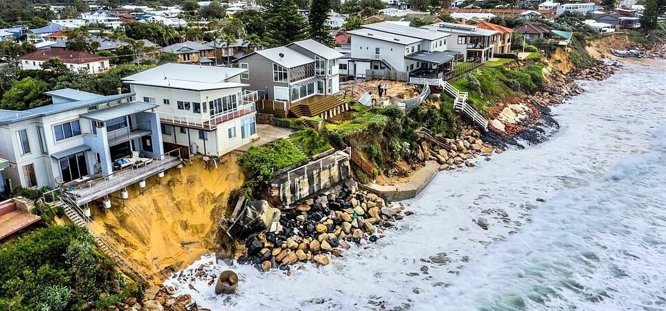 Sydney’in sahillerindeki evler, çökme tehlikesiyle karşı karşıya