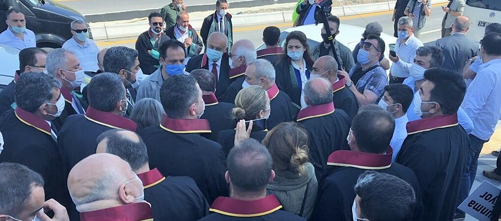 Anayasa Mahkemesi: KHK’yla ihraç edilen kişi avukatlık yapabilir