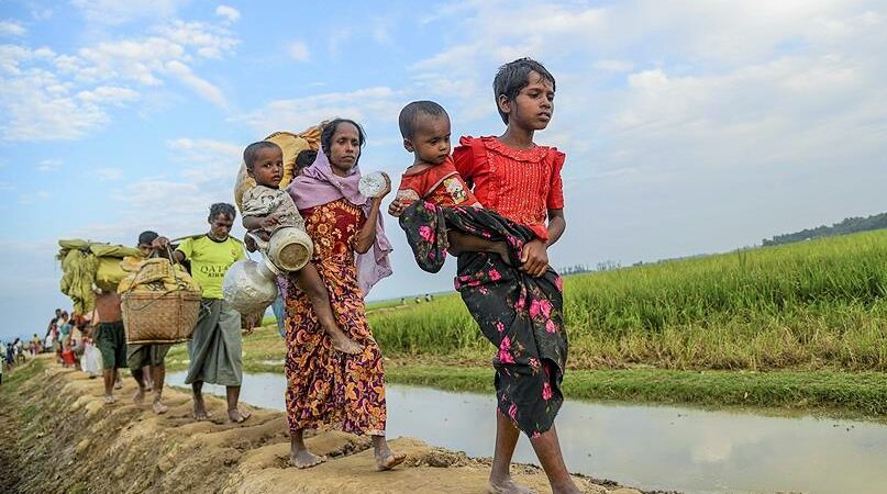 Myanmarlı askerler Arakanlı Müslümanlara soykırım yaptıklarını itiraf etti