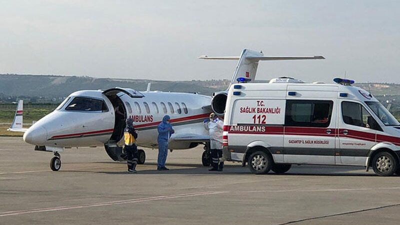Yandaş’a özel muamele: Corona’ya yakalanan AKP’linin oğlu ambulans uçakla sevk edildi