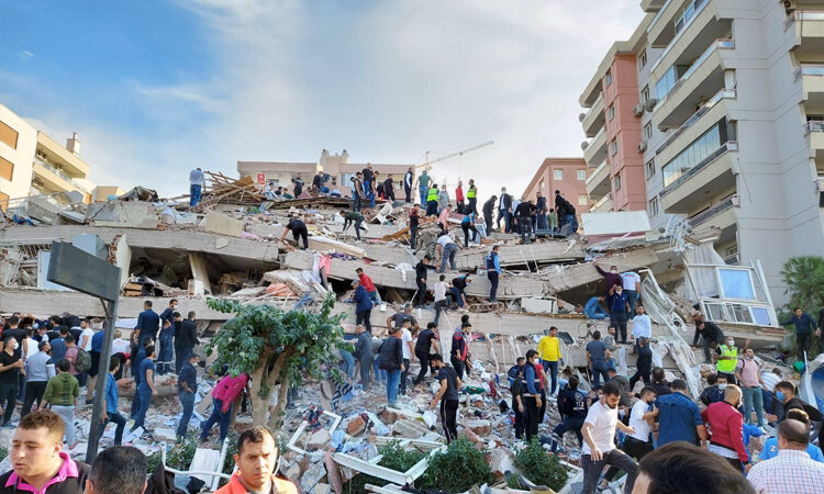 20 can kaybı, 786 yaralı: İzmir’de depremin bilançosu ağırlaşıyor