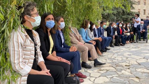 Gözaltı operasyonlarına protesto: HDP Meclis bahçesinde oturma eylemi başlattı