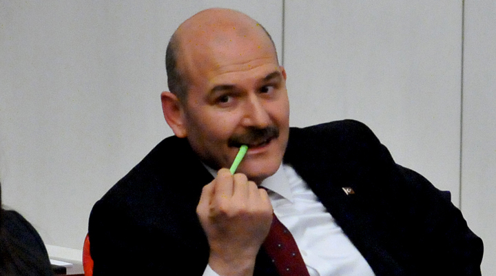 AKP’li Soylu, ‘Tutuklanan seçilmiş belediye başkanlarının suçları ne?’ sorusuna yanıt veremedi