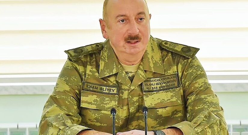 Askeri üniformayla duyuran Aliyev: Şuşa işgalden kurtarıldı, 28 yıl sonra ezan okunacak