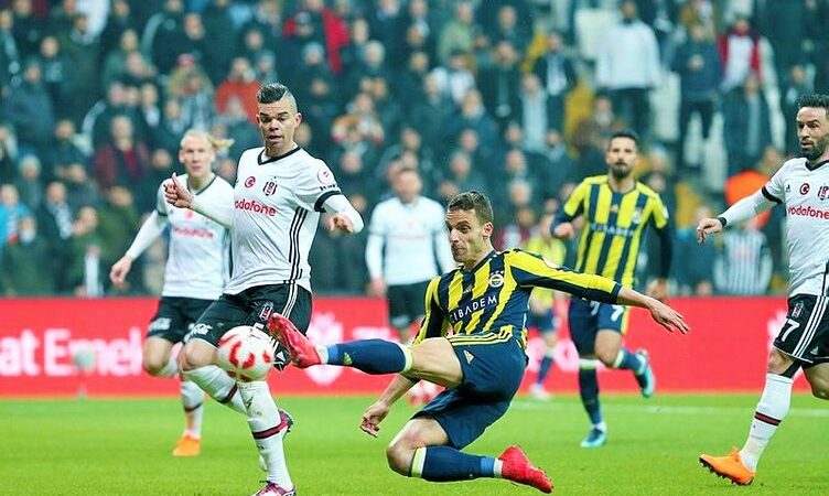 7 gollü derbide kazanan Kartal oldu: Beşiktaş 15 yıl sonra Kadıköy’de kazandı
