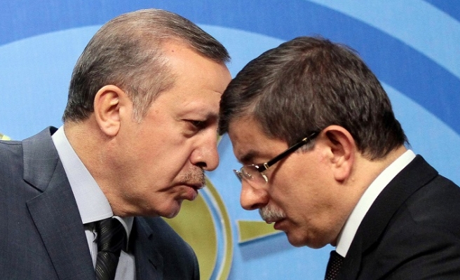 AKP’li eski Başbakan Davutoğlu: Darbenin içinde olanlar büyükelçi yapıldı, samimi insanlar ceza gördü