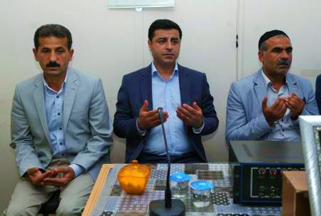 Selahattin Demirtaş’tan mesaj: Dualarım, tüm kalbim seninle İzmir