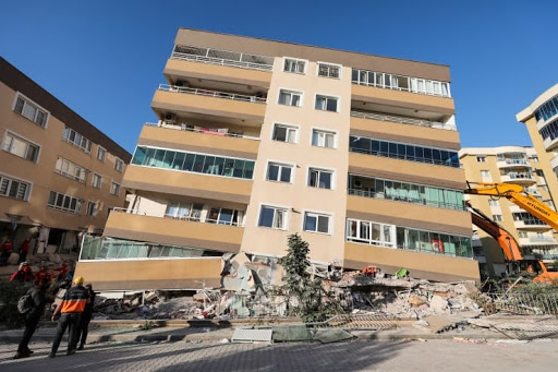 Saray’ın 1 günlük harcamasının yarısı İzmir’e yardım ödeneği olarak gönderildi