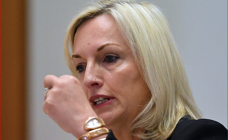 Australia Post’ın CEO’su, dört yöneticiye Cartier saat hediye ettiği için istifa etti