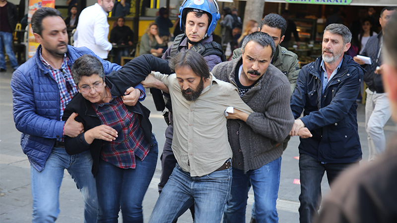 4 yıl önce açılan dava sonuçlandı: Polisin taciz ettiği KHK’lı Acun Karadağ’a 5 bin TL para cezası