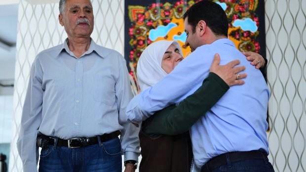 Demirtaş’ın Annesi, Erdoğan’a: Çocuğum terörist değil, Allah biliyor kimin terörist olduğunu