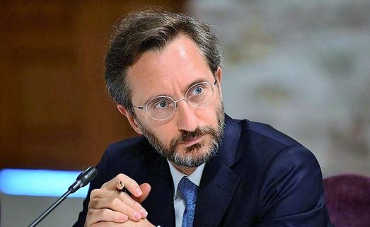 Fahrettin Altun’un şikâyet ettiği 80 yaşındaki kadının evini polisler bastı!