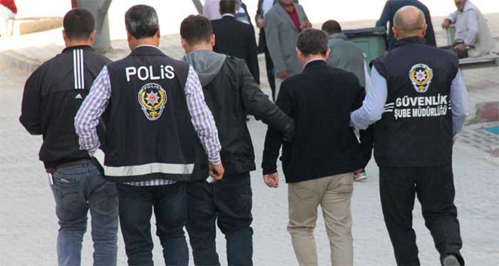 Cadı avı: İzmir’de 218’i asker 238 kişiye gözaltı kararı