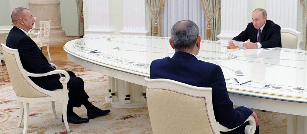Aliyev ve Paşinyan birbiriyle el sıkışmadılar, Putin’e sarıldılar