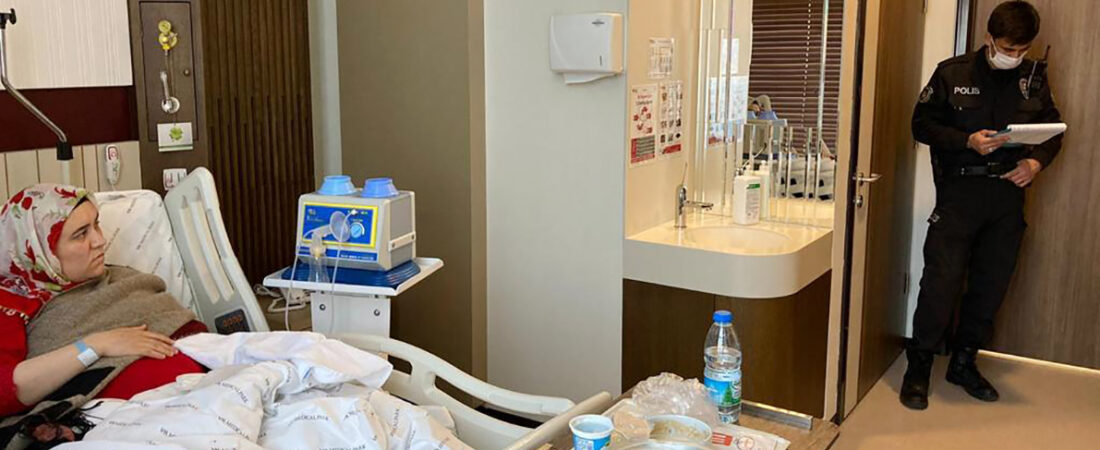 Geceyarısı doğum yaptı: Polis, gözaltı için lohusa kadının kapısında bekliyor