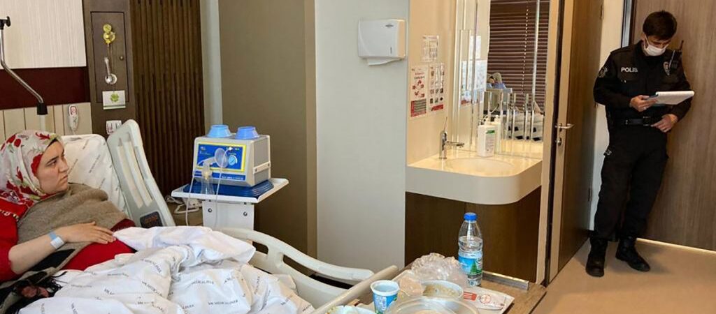 Sezgin Tanrıkulu: Yeni doğum yapmış kadının odasında polisin işi ne, 8-10 tanesi de kapıda