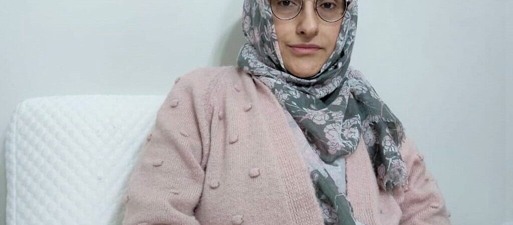 Aile boyu işkence: Kanserli Leyla Kurt,eşinin simasını unutmamak için fotoğrafını karşısına astı
