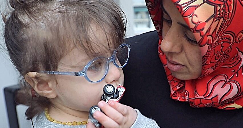 Cezaevi yönetiminden tutuklu anneye: Çocuğunu ayağından ranzaya iple bağla