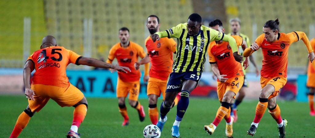 Galatasaray, Fenerbahçe’yi yendi, zirveyi ele geçirdi