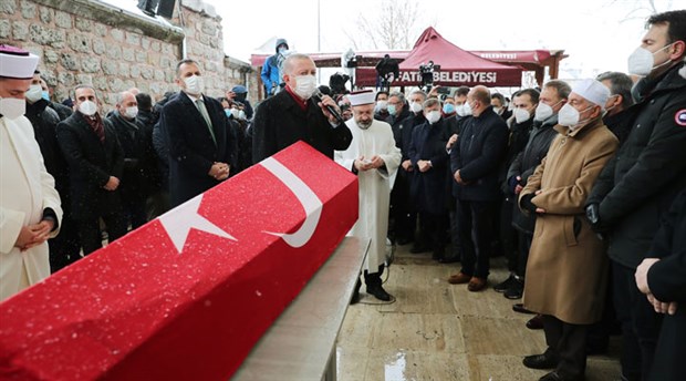 ‘Hainler Mezarı’nın mucidi Kadir Topbaş, Süleymaniye haziresine gömüldü