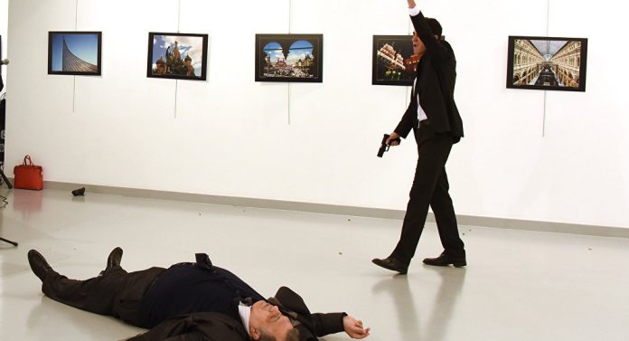Eski polis Tunç: Büyükelçi Karlov’un katilinin FETÖ’cü olduğunu söyle sana 1 milyon dolar para