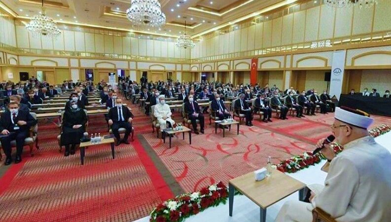 ‘Cemaat’e lüks ve şatafattan kaçının’ diyen Diyanet’ten 5 yıldızlı lüks otelde toplantı