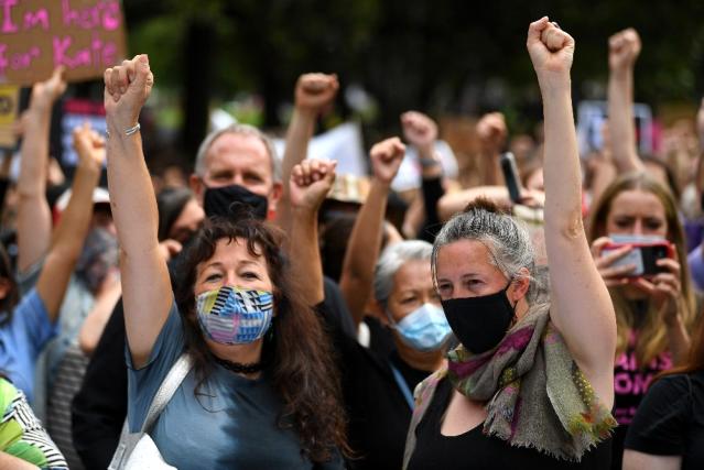 Binlerce kadın “adalet” istedi: Protestocular Başbakan Morrison’un konuşma isteğini rededdi