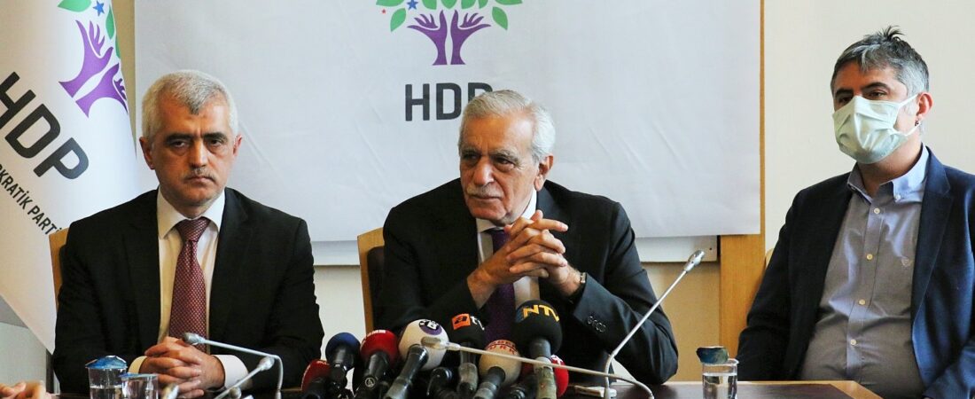Adalet nöbetinde 3. gün: Gergerlioğlu’ndan AKP’li Meclis Başkan’ı Şentop’a, TBMM duvarındaki yazıyı hatırlattı